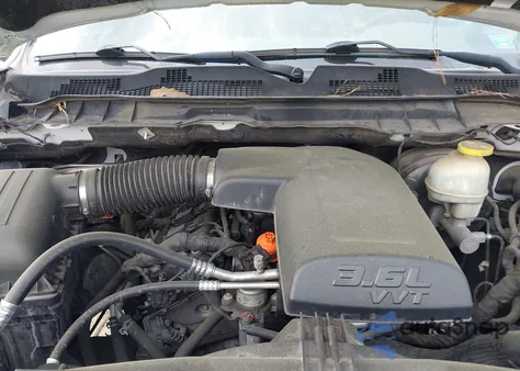 2017 Ram 1500 Slt 4X2 6'4 Box из США, поврежденный, VIN 1C6RR6GG5HS768812